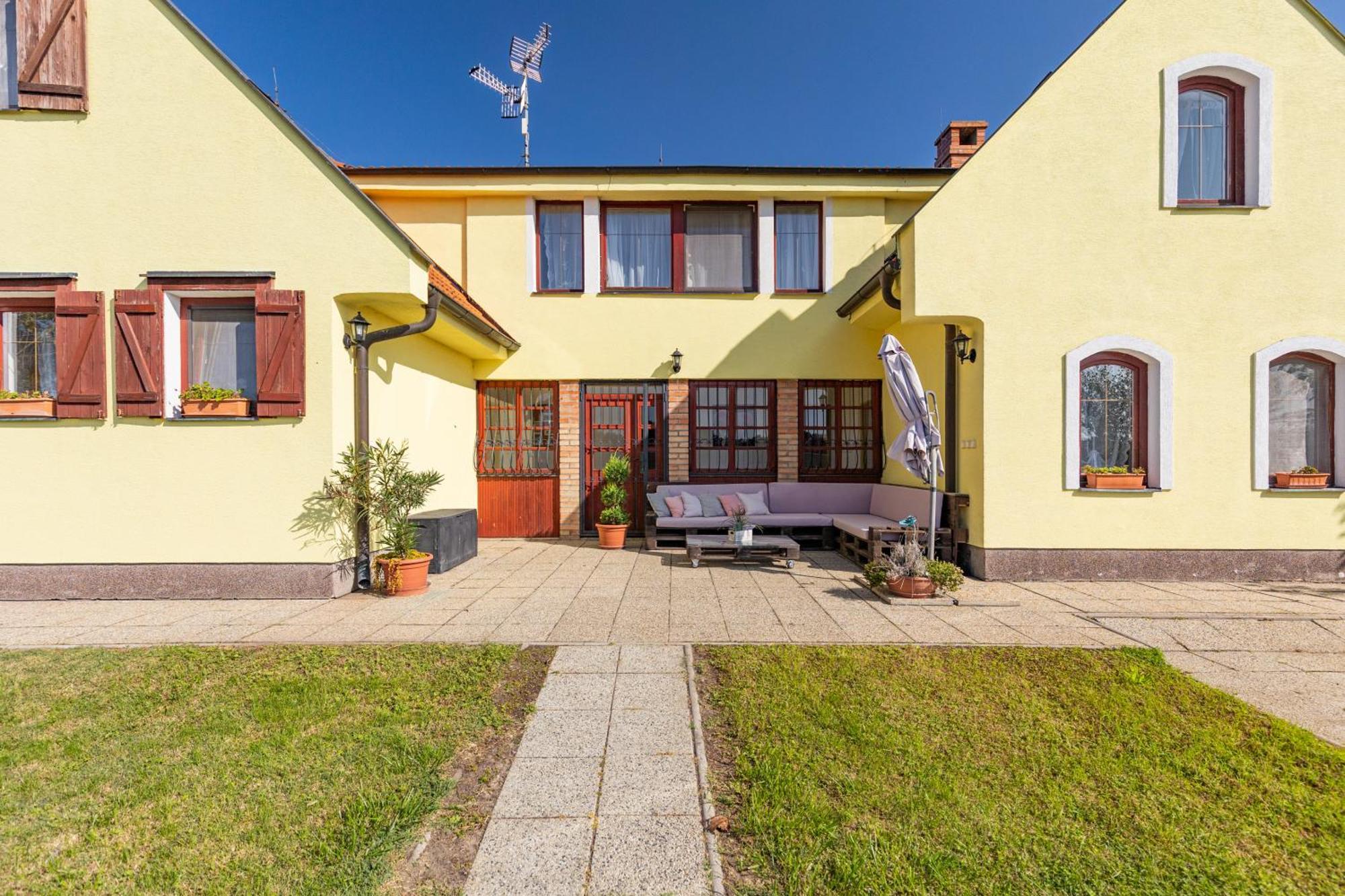 Idylicky Rodinny Penzion Arkadia Pri Dunajskej Cyklotrase Kyselica Dış mekan fotoğraf